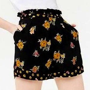 FOREVER 21 High Waisted Shorts | Women's Size S | Black Floral Print